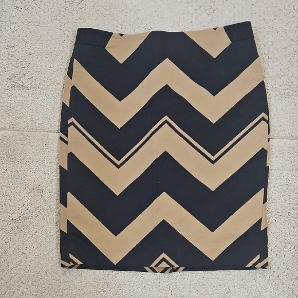 The Limited Dresses & Skirts - The Limited Black and Tan Chevron Pencil Skirt Size 6